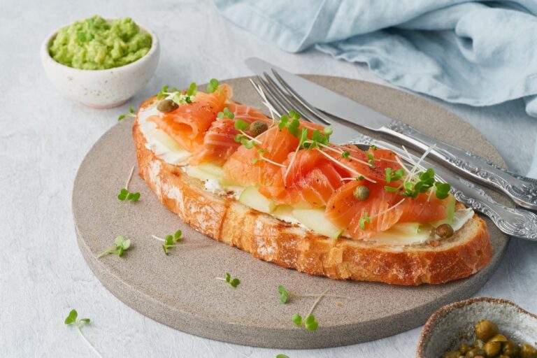 Low Carb Smoked Salmon Sandwich