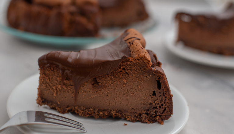 Keto chocolate cheesecake